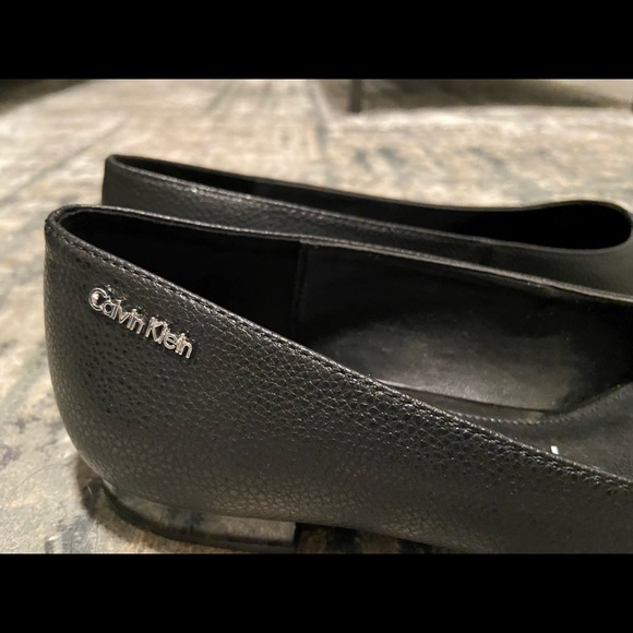 new Calvin Klein leather flats! New without tags! - Picture 5 of 5